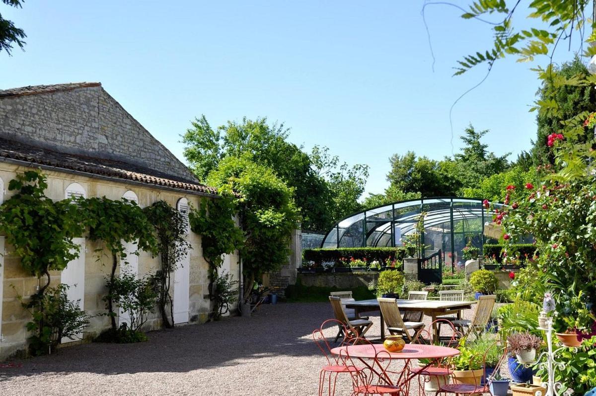 Le Puits Sainte Claire Bed & Breakfast Courçon Екстериор снимка