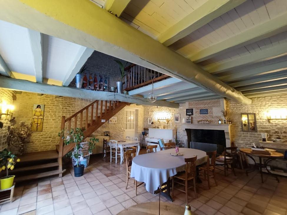 Le Puits Sainte Claire Bed & Breakfast Courçon Екстериор снимка