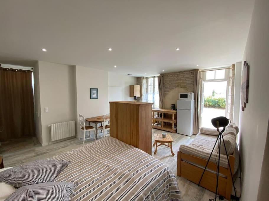 Le Puits Sainte Claire Bed & Breakfast Courçon Екстериор снимка