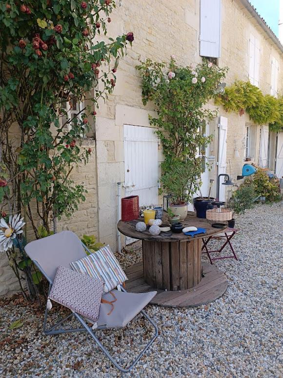 Le Puits Sainte Claire Bed & Breakfast Courçon Екстериор снимка