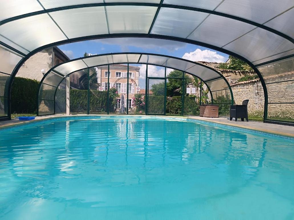 Le Puits Sainte Claire Bed & Breakfast Courçon Екстериор снимка