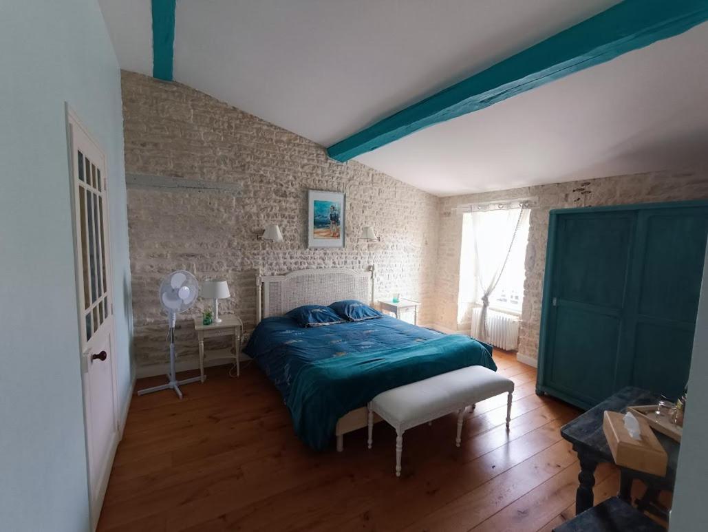 Le Puits Sainte Claire Bed & Breakfast Courçon Екстериор снимка
